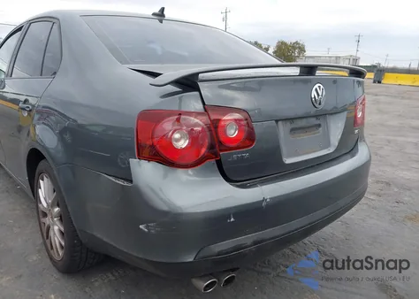 2009 Volkswagen Jetta Wolfsburg Edition z USA, uszkodzony, nr VIN 3VWRA71KX9M048853